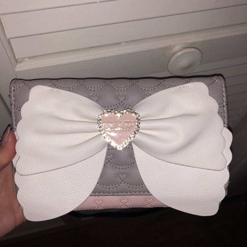 Betsey Johnson wallet on chain